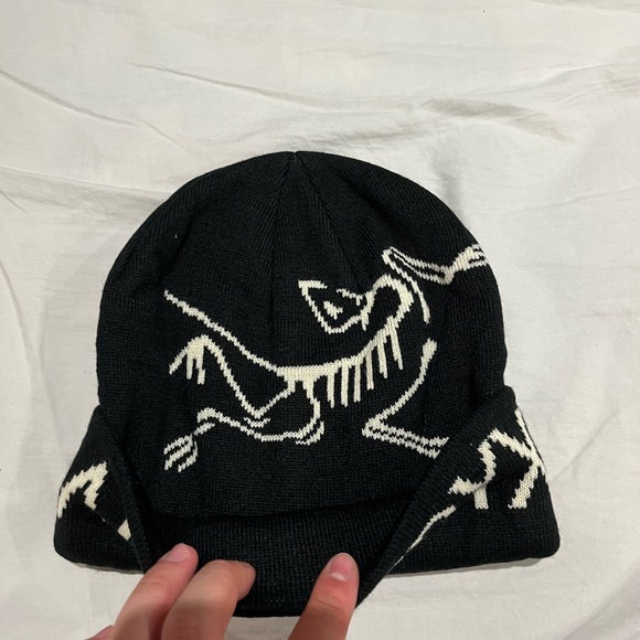 Arc’teryx beanie hat - Picture 2 of 2